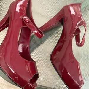 Maroon shoes, never worn, collecting dust in my closet. 9 medium